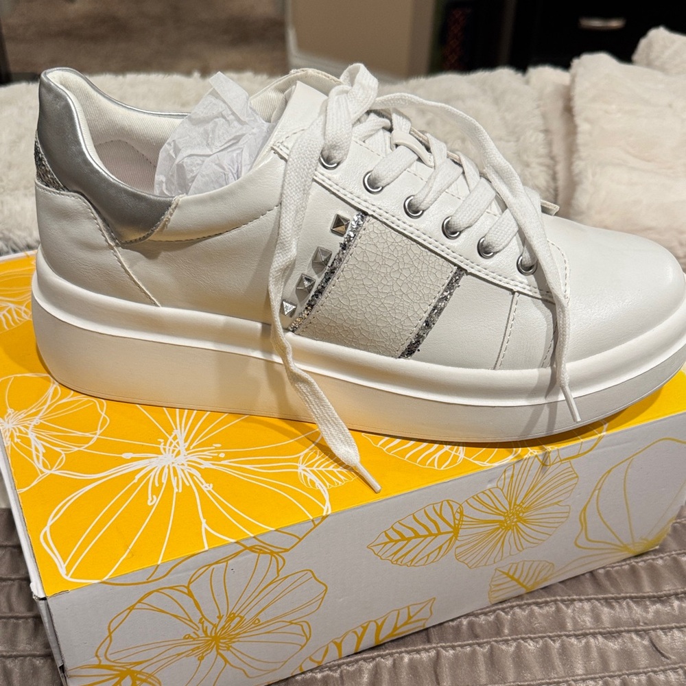 Yellow Box NEW in Box Women's White and Silver Sneakers size 10!